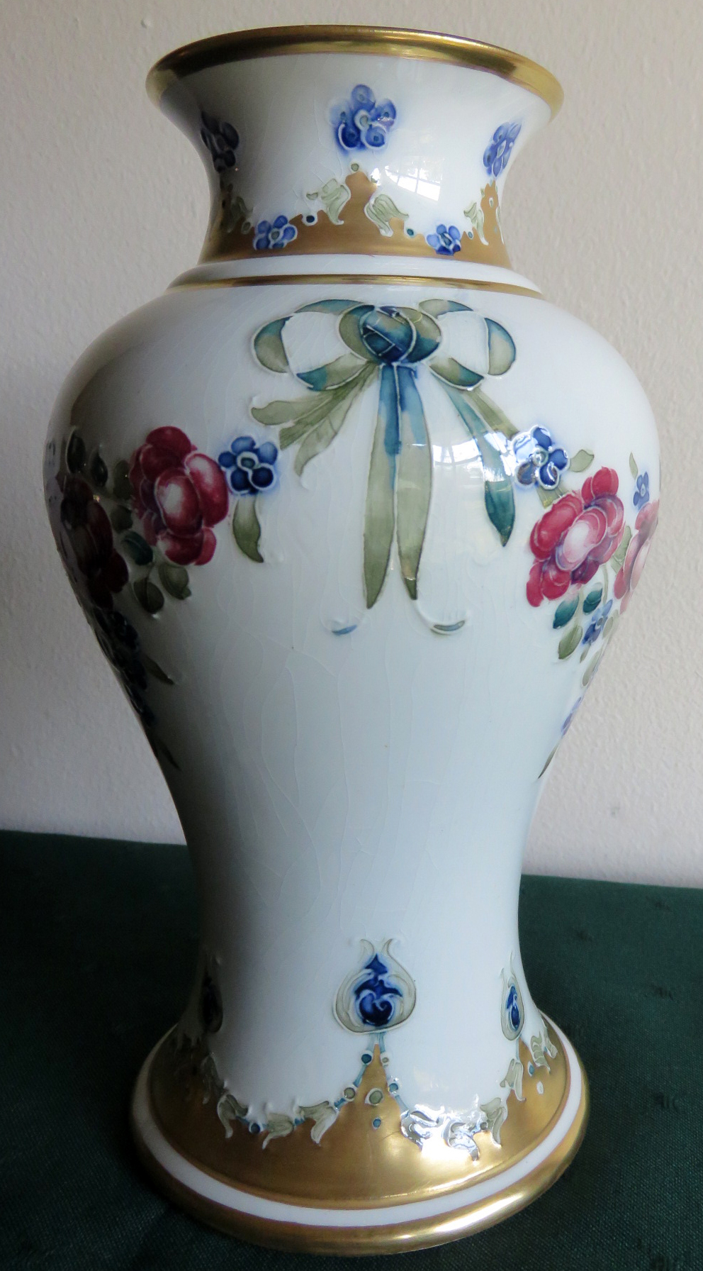 Moorcroft Macintyre Eighteenth Century Rose Garland Vase