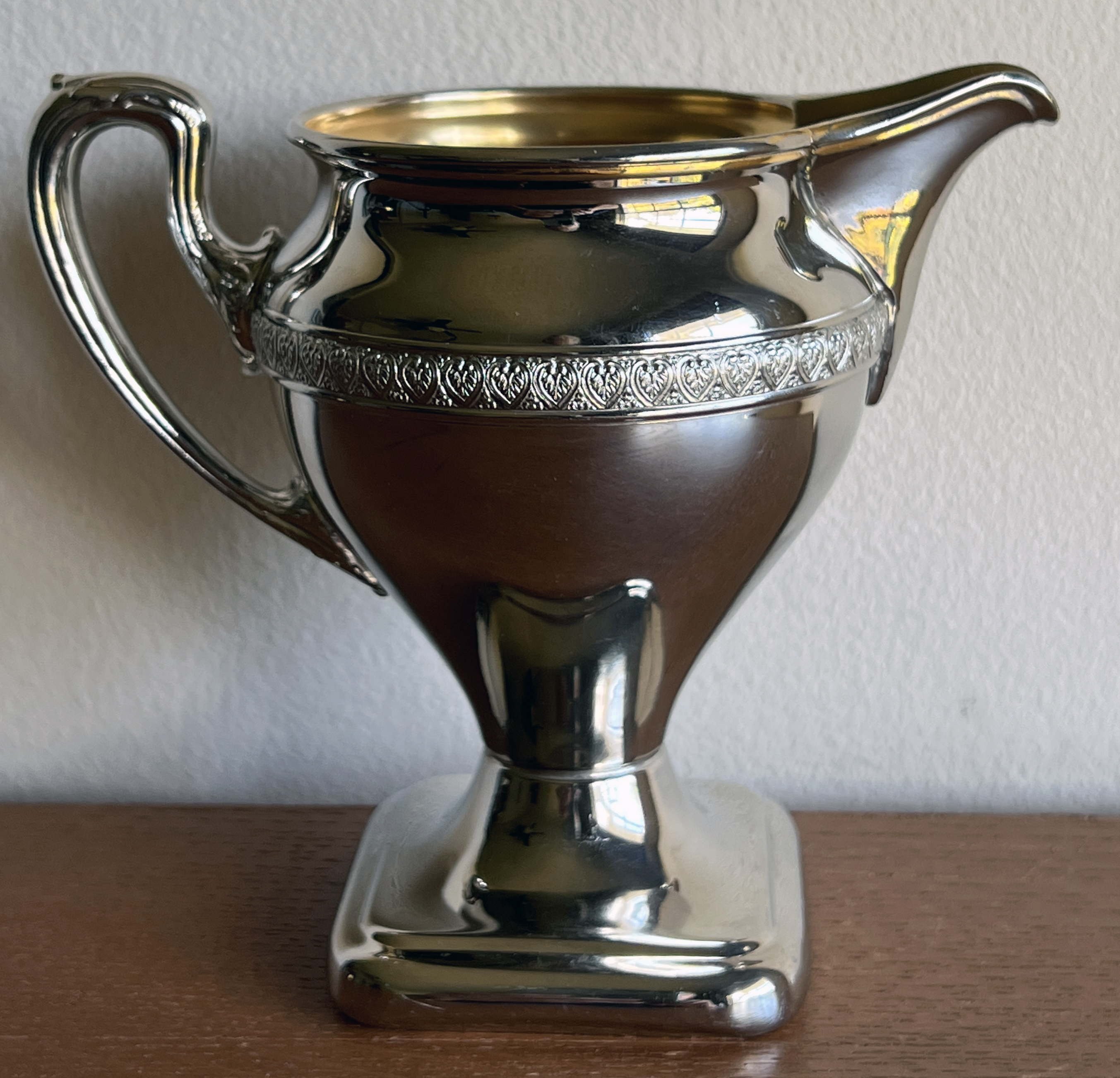 https://www.desertgold.us/Ebay/Manning%20Bowman_Silver%20Plated%20Brass%20Creamer%20Square%20Bottom_left.jpg